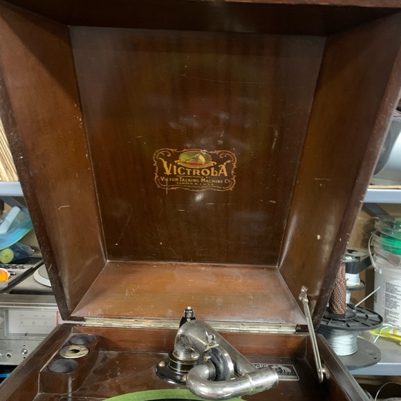 Description: ANTIQUE VICTOR TALKING MACHINE - Picture 3 of 7